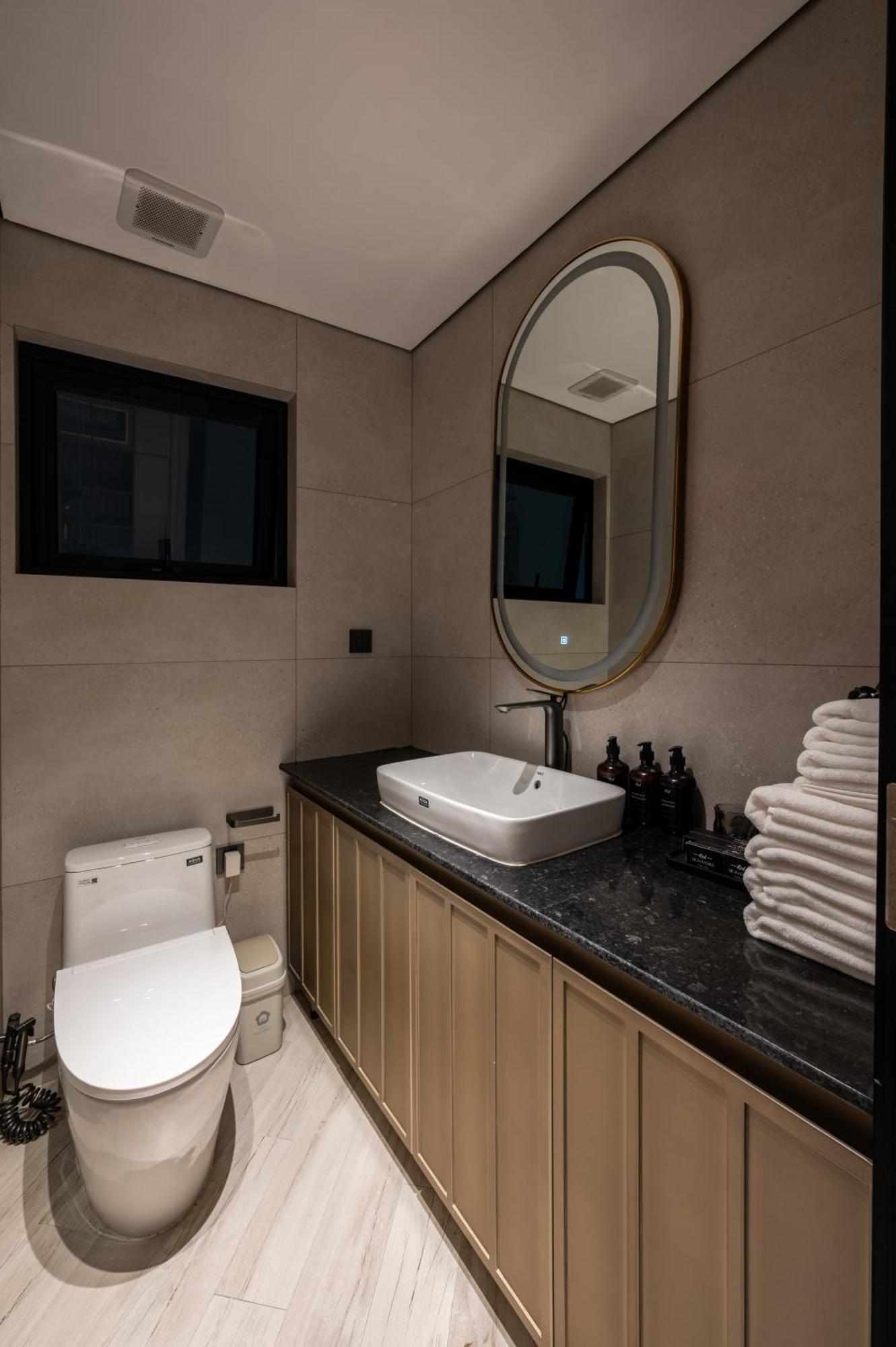 Hotel Irest Signature Ba Dinh Lakeside