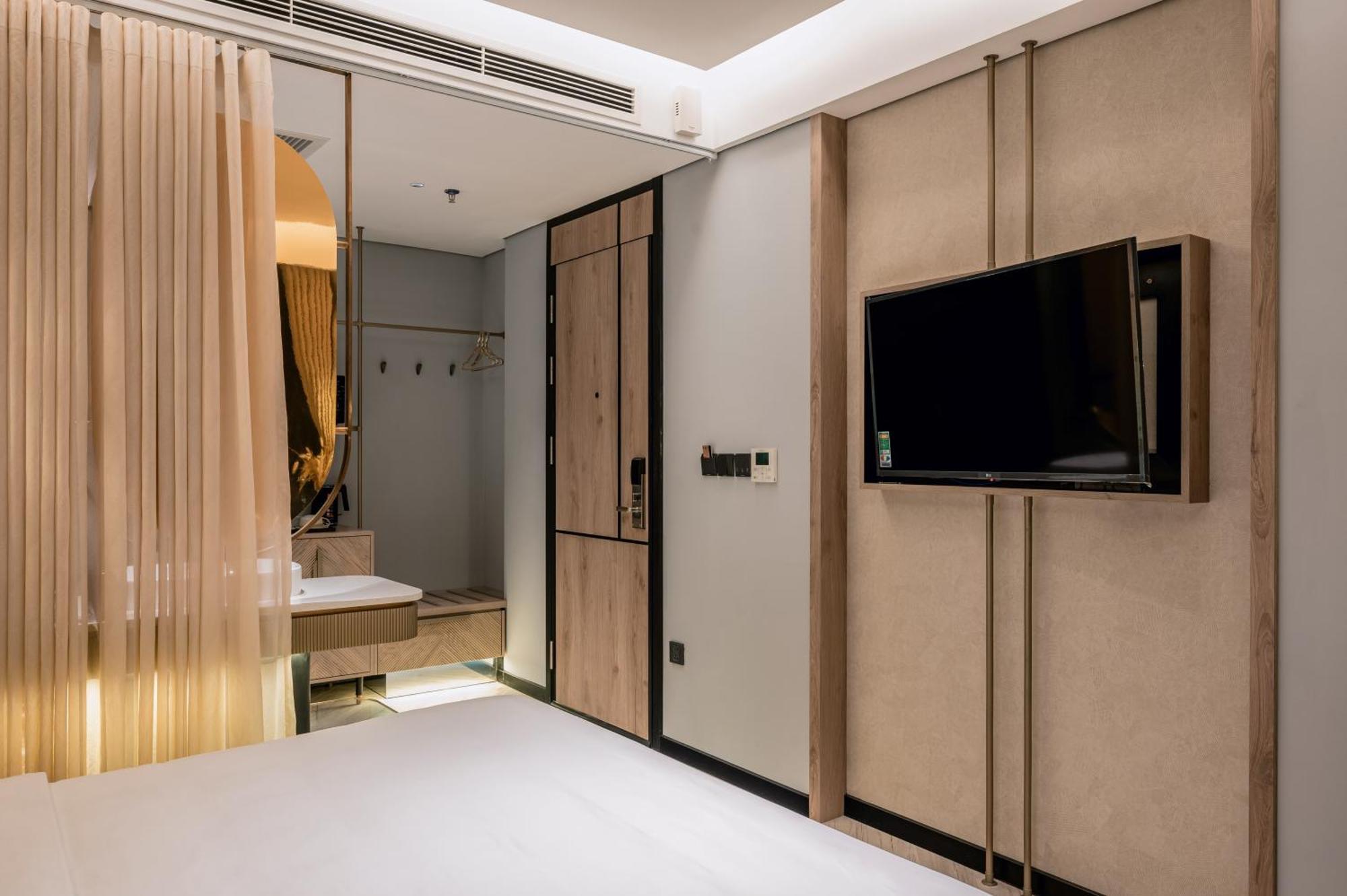 Hotel Irest Signature Ba Dinh Lakeside Hanoi