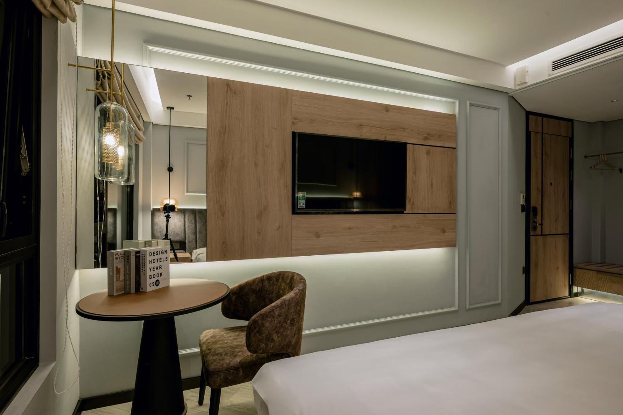 Hotel Irest Signature Ba Dinh Lakeside Hanoi