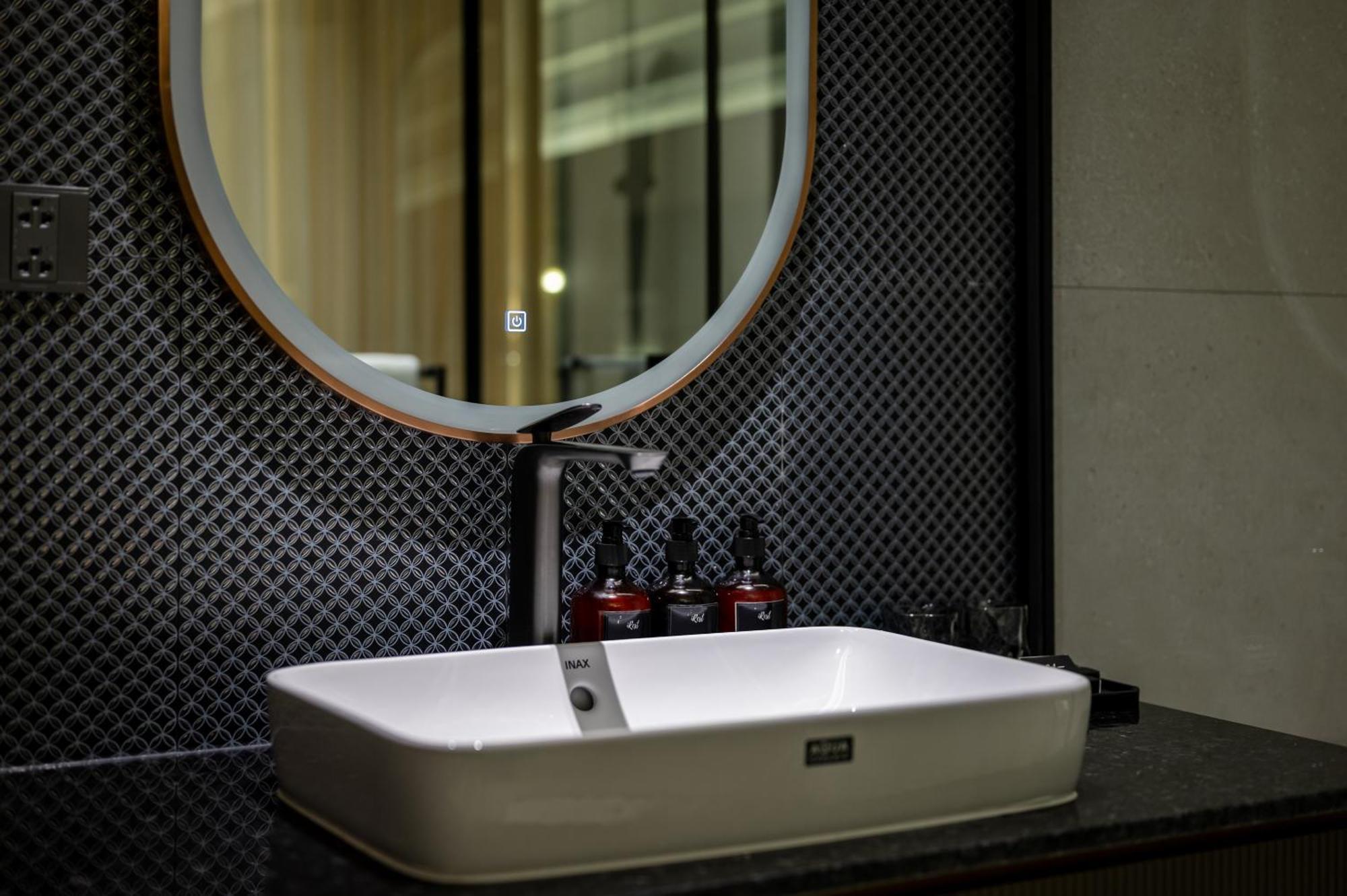 Hotel Irest Signature Ba Dinh Lakeside 3*